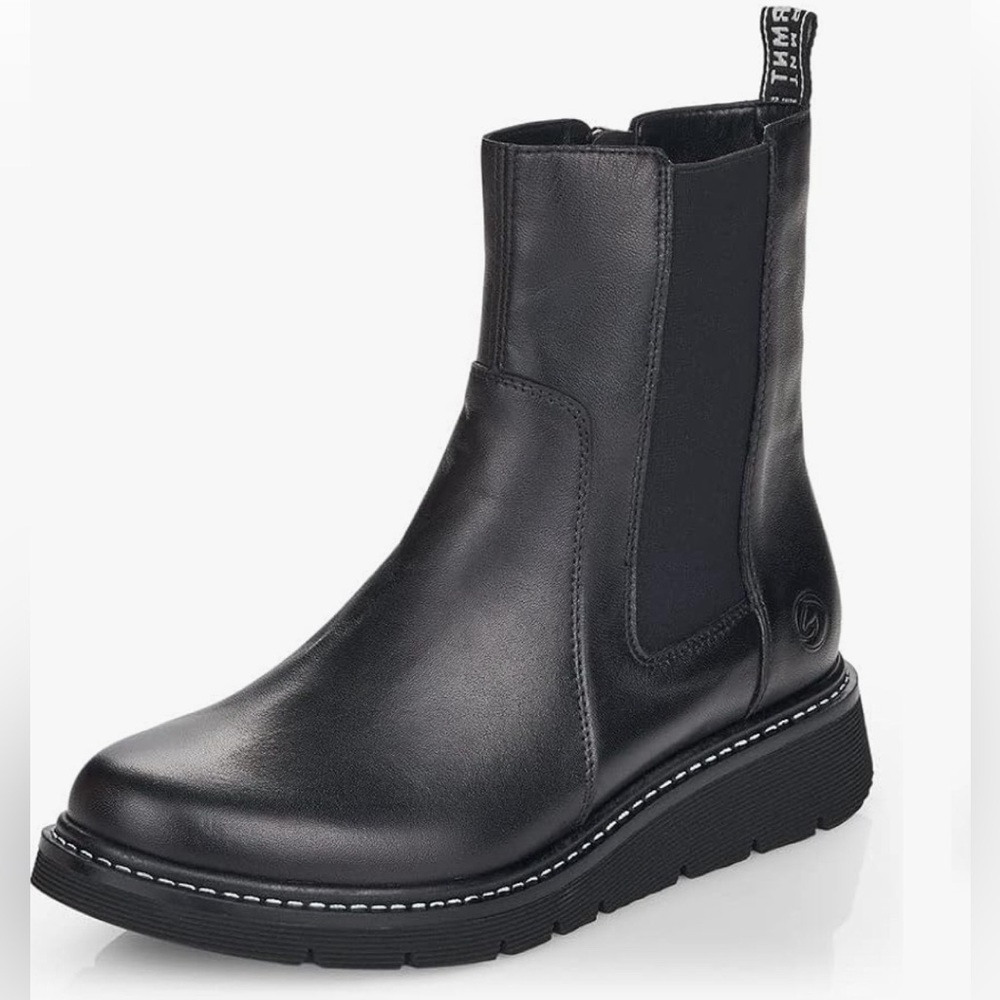Remonte Women’s black Chelsea boots size 9.5 US or 40 EU.